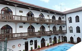 Tembo House Hotel